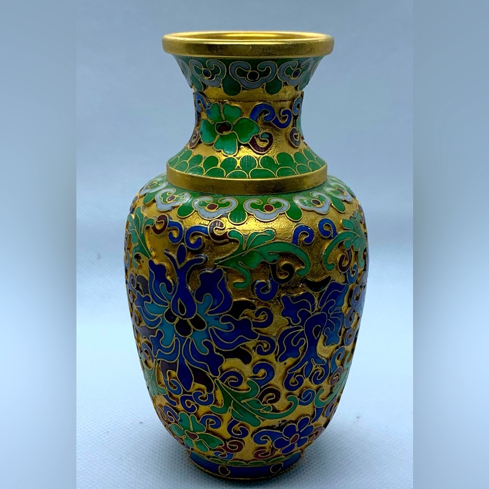 VINTAGE CHINESE ART BLUEGREEN GOLD BRASS CLOISONNE ENAMEL FLORAL DESIGN VASE